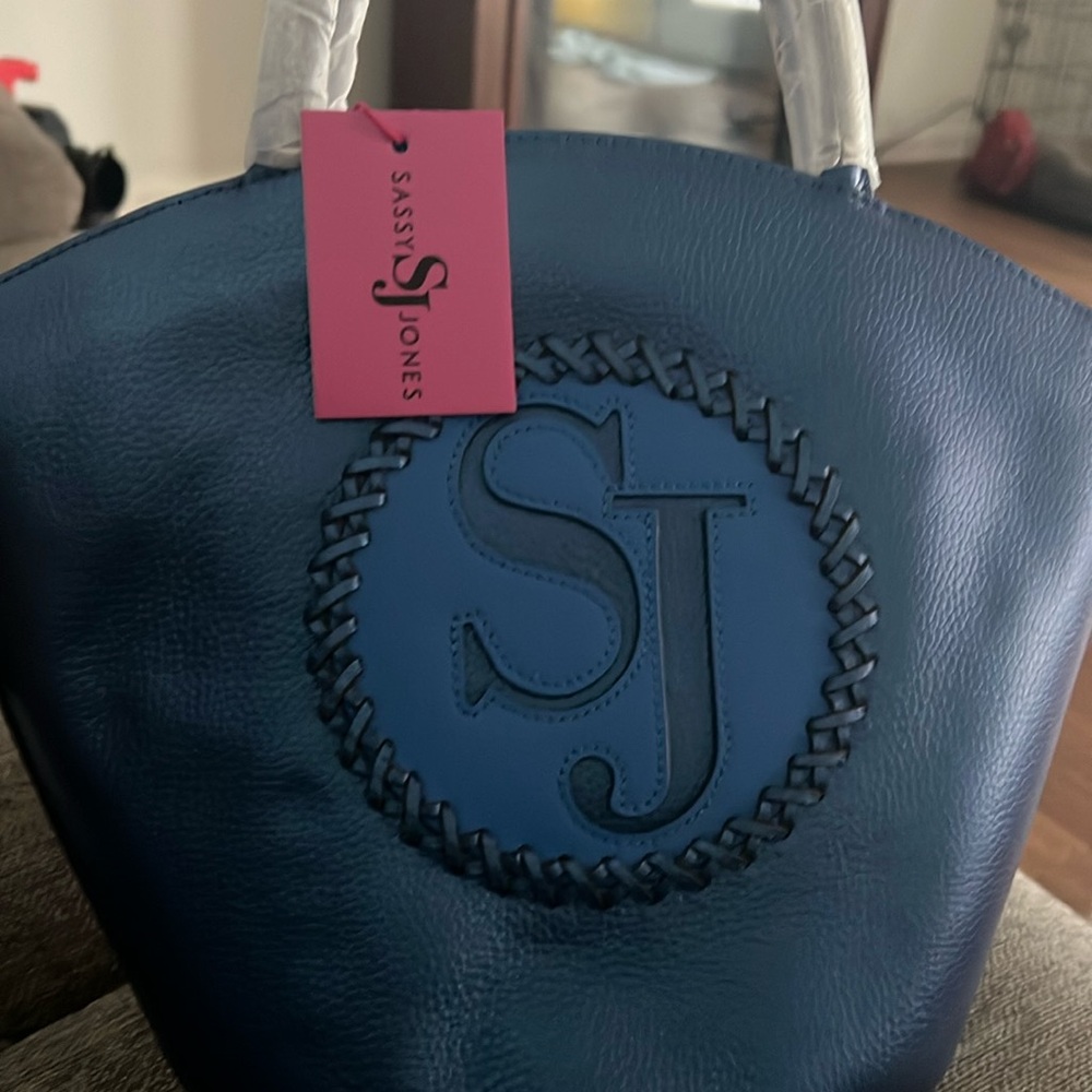 Sassy Jones vintage Kyra handbag never used.